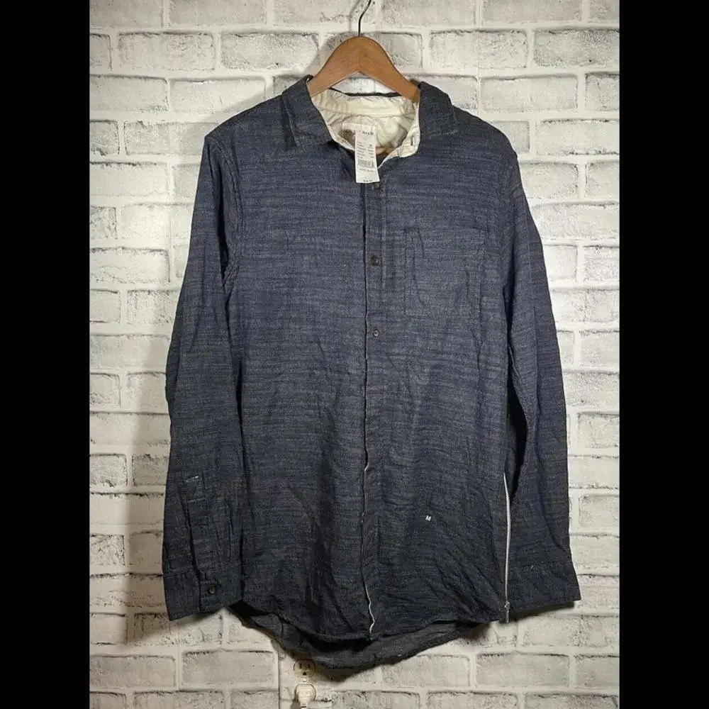 Men’s On The Byas Long Sleeve Button Up Navy Blue Jean Colored Shirt, Medium